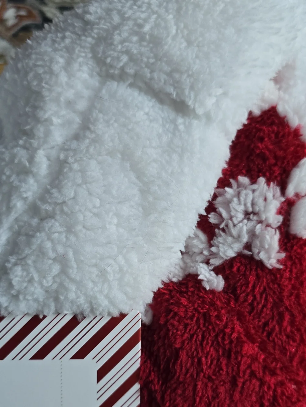 NORTH POLE FAUX MINK TO SHERPA RED AND WHITE SOFT REVERSIBLE THROW